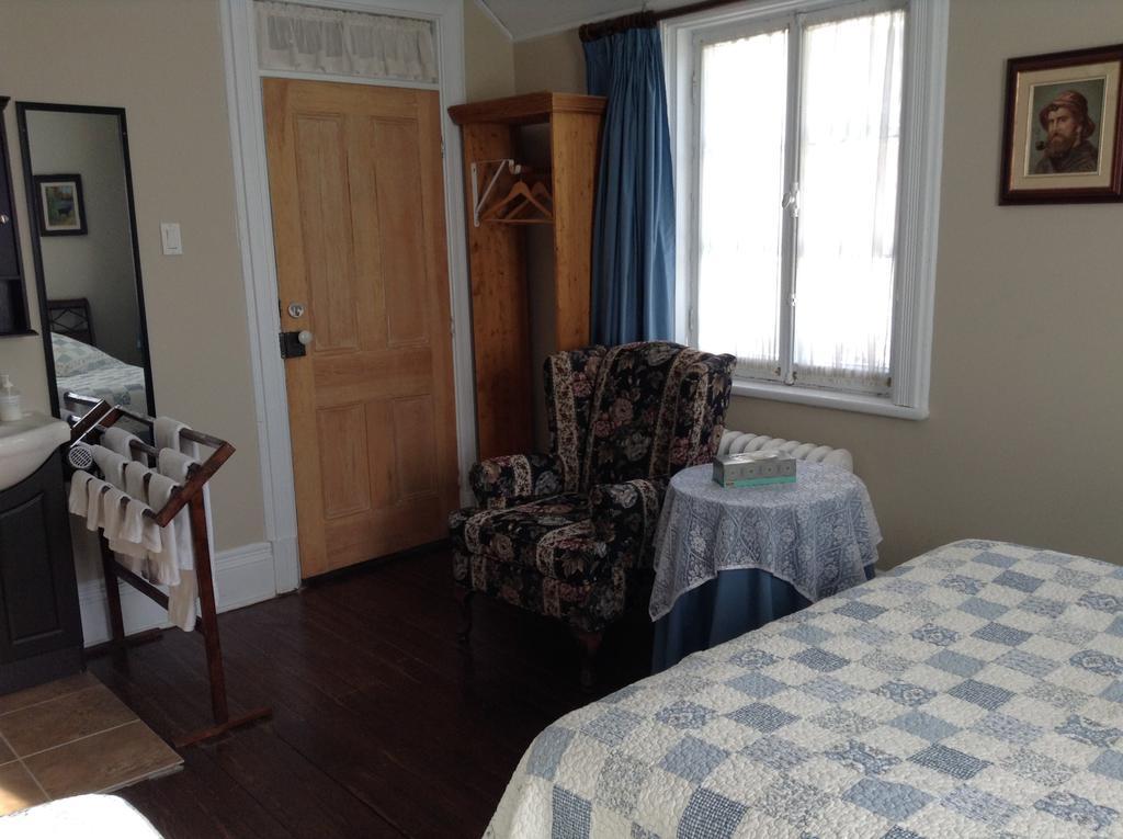 Gil Ann Bed & Breakfast Saint-Andre-Avellin Bilik gambar
