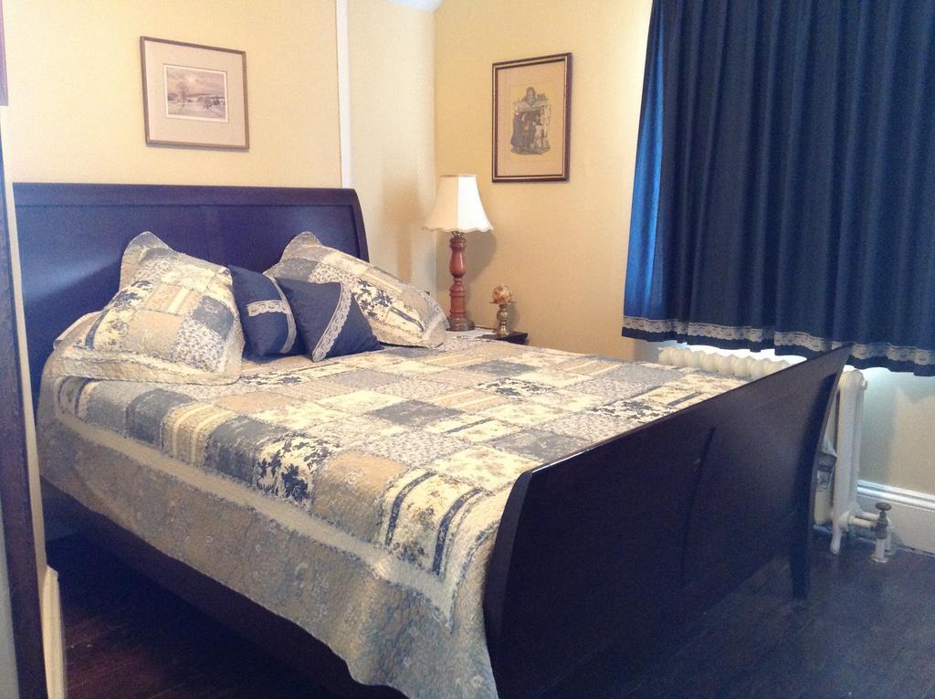 Gil Ann Bed & Breakfast Saint-Andre-Avellin Bilik gambar
