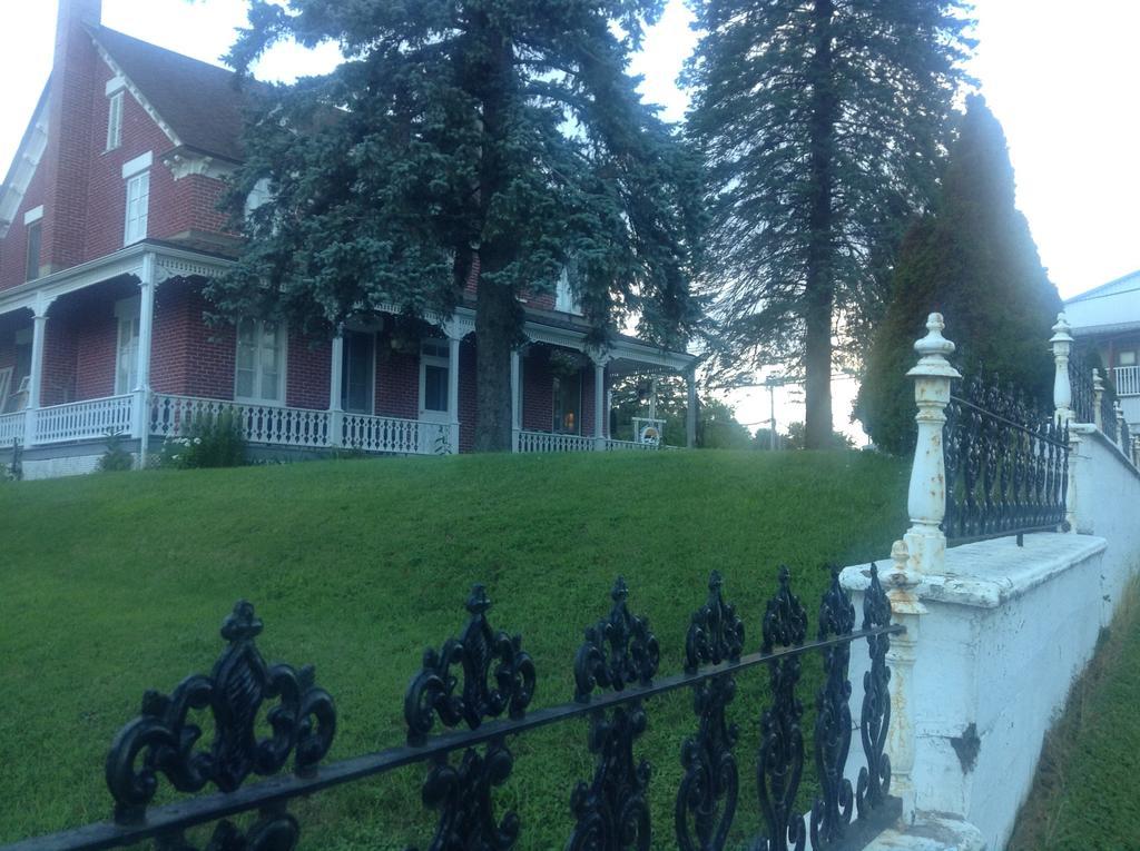 Gil Ann Bed & Breakfast Saint-Andre-Avellin Luaran gambar